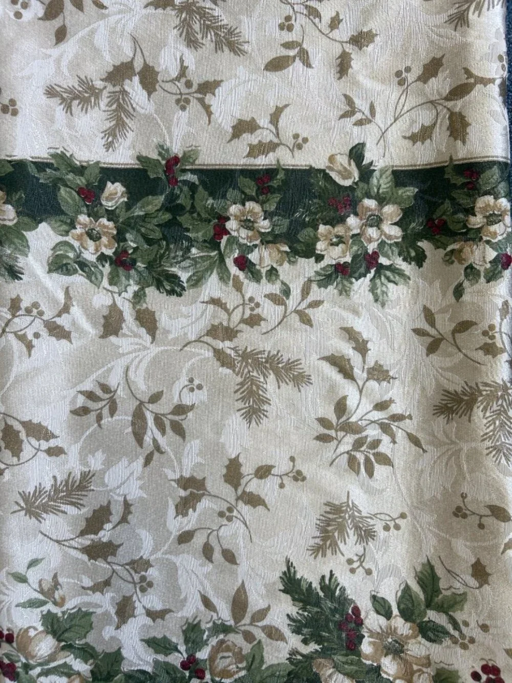 Vtg Christmas Magnolia Holly Tablecloth Rectangular 58